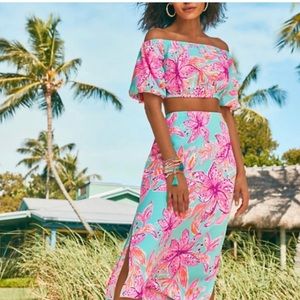 LILLY PULITZER Esmeray Set Surf
Blue Bonita Blooms Skirt Puff Sleeve
Crop Top